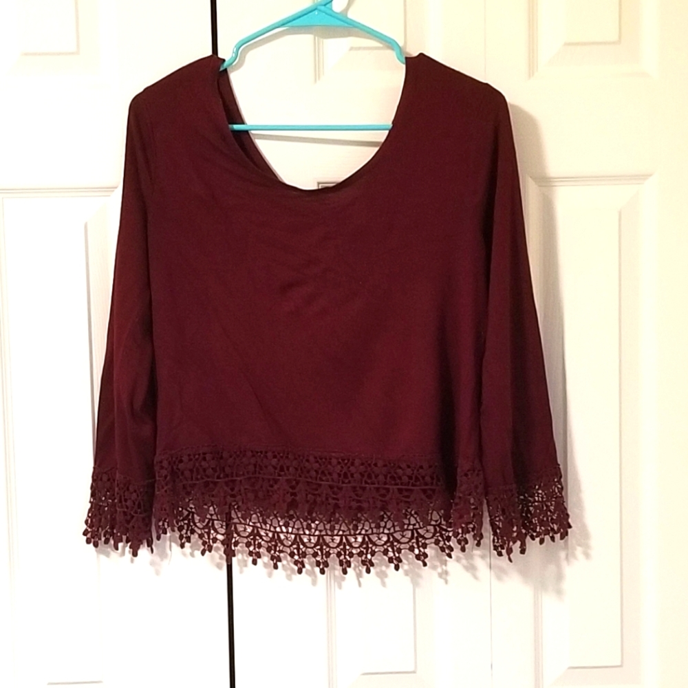 Rue 21 Burgundy boxy top, M